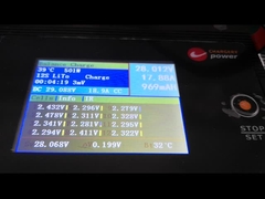 La batería 12S LTO está cargando a 20A en el cargador de equilibrio C4012B